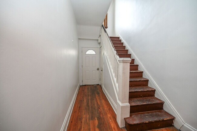 Building Photo - 2342 Chickasaw St