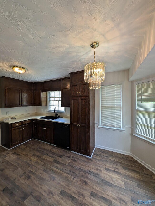 Building Photo - 1060 Sandy Springs Rd NW