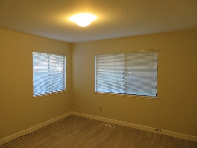 Building Photo - 3 bedroom, 2 bathroom in Scotts Valley