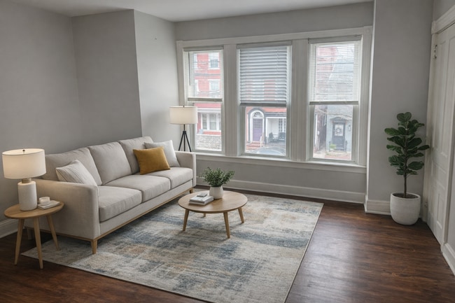 Building Photo - 528 E King St