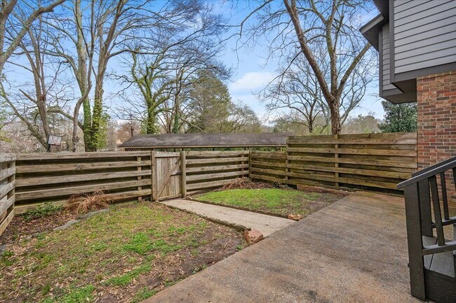 Building Photo - 541 N White St