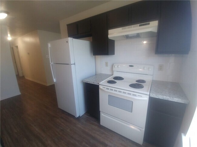 Building Photo - 703 San Saba Dr