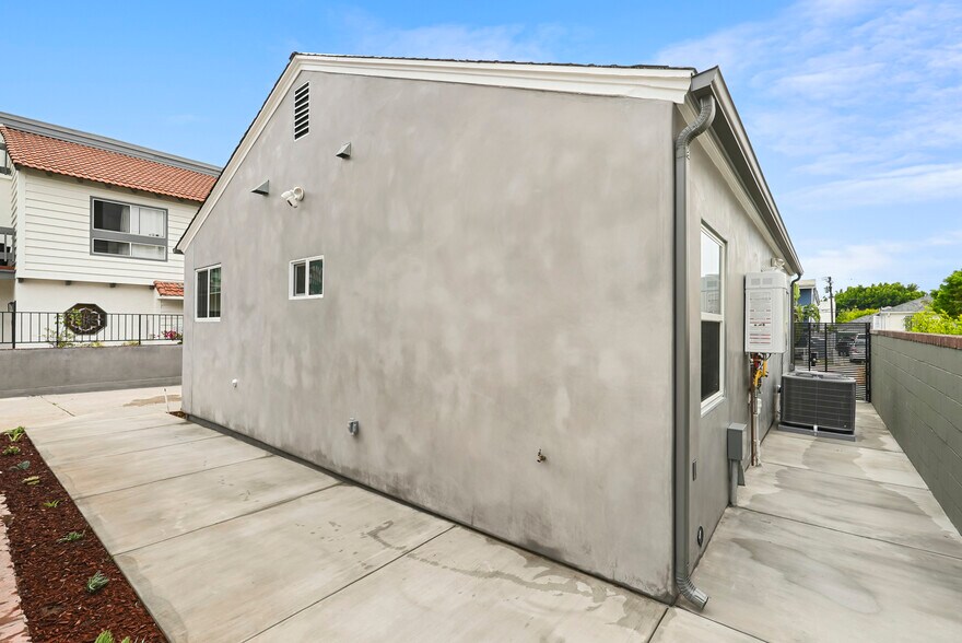 Building Photo - 1165 Stanford St