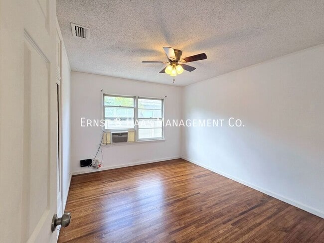 Building Photo - 1067 Ximeno Ave