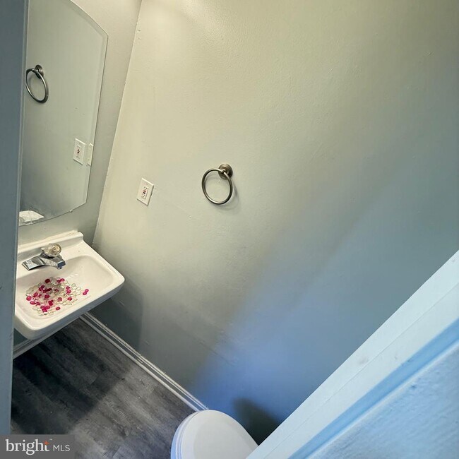 Building Photo - 2423 W Rosecroft Village Cir