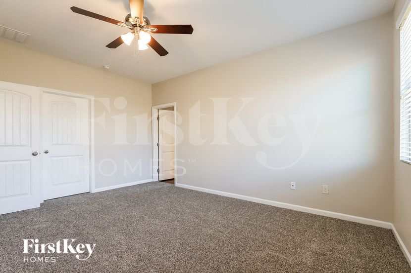 Building Photo - 3280 Heatherwood Dr