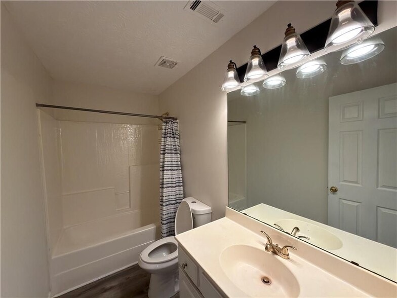 Building Photo - 620 Manor Glen Dr