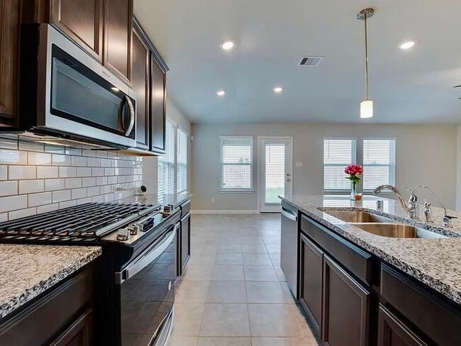 Building Photo - 2418 Humble Wy