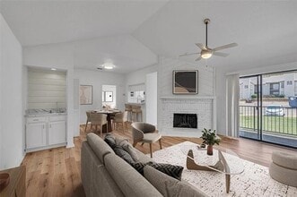 Building Photo - 6044 Stoneybrook Dr