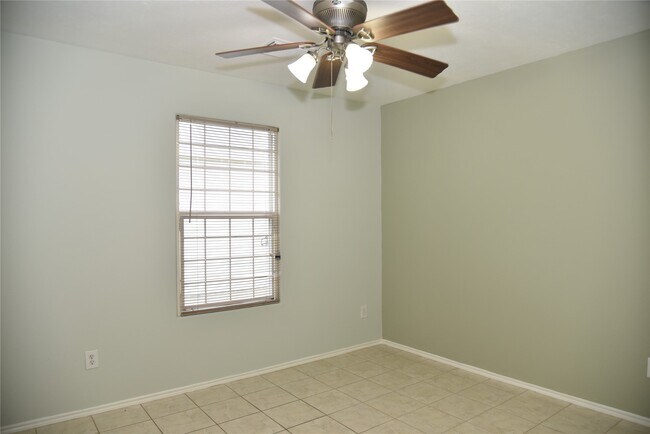 Building Photo - 10406 Sutter Glen Ln