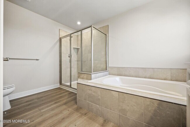 Building Photo - 20 Gramercy Dr