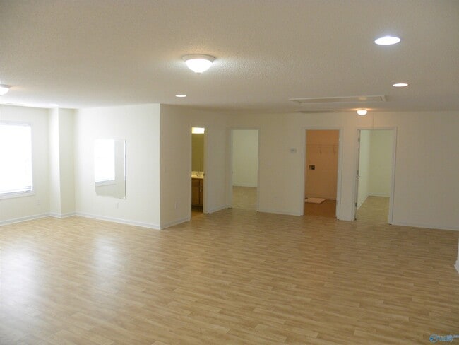 Building Photo - 409 Jasmine Dr