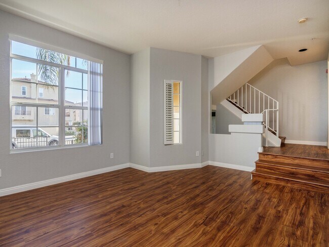 Building Photo - TOTALLY REMODELED, BLOCKS TO THE BEACH!