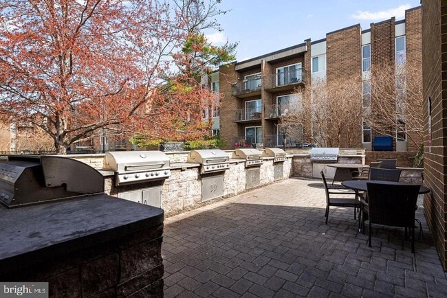 Building Photo - 75 S Reynolds St