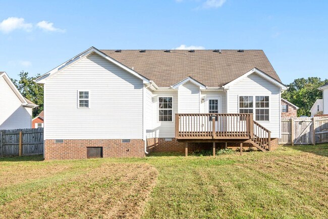 Building Photo - Pet Friendly Three Bedroom with Bonus!