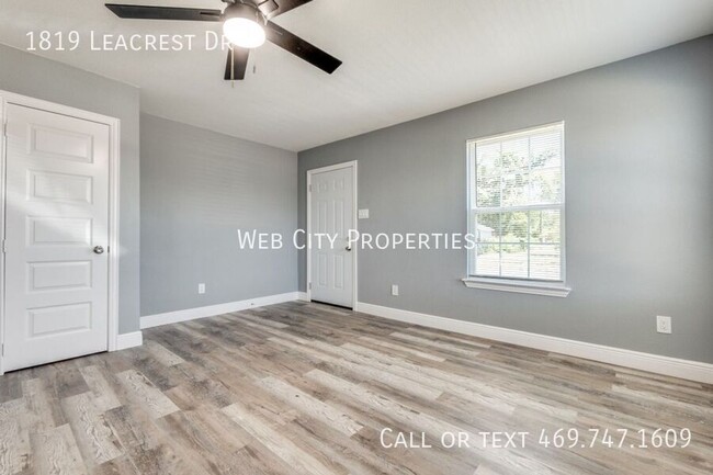 Building Photo - 1819 Lea Crest Dr