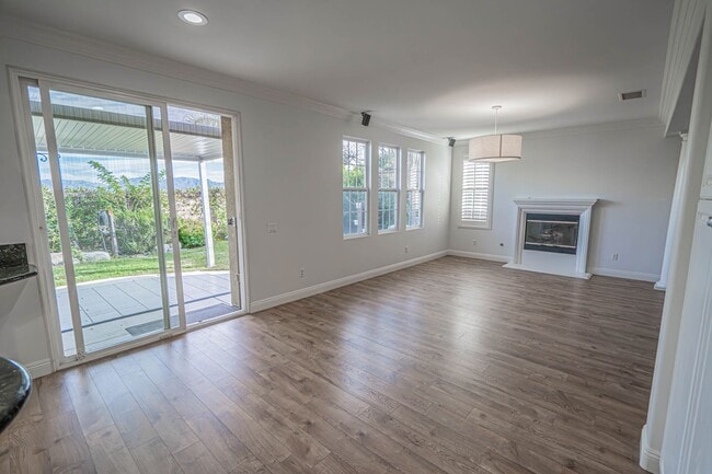 Building Photo - Spacious 4-Bedroom Home with Downstairs Bed/Bath & Full Community Access in Valencia!