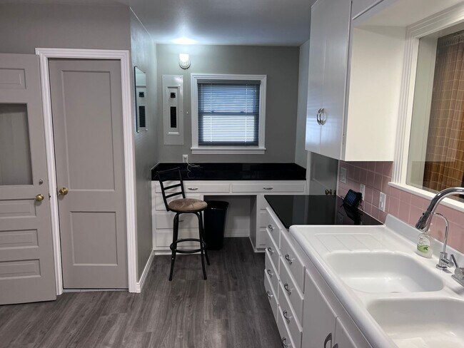 Building Photo - Immaculate renovated Mid Century with all ...