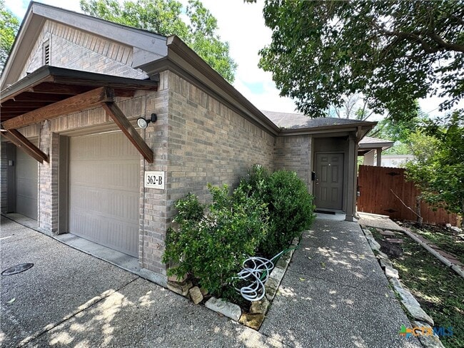 Primary Photo - 362 E Faust St