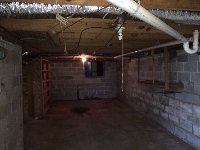 Building Photo - 2716 Wood Dr NE