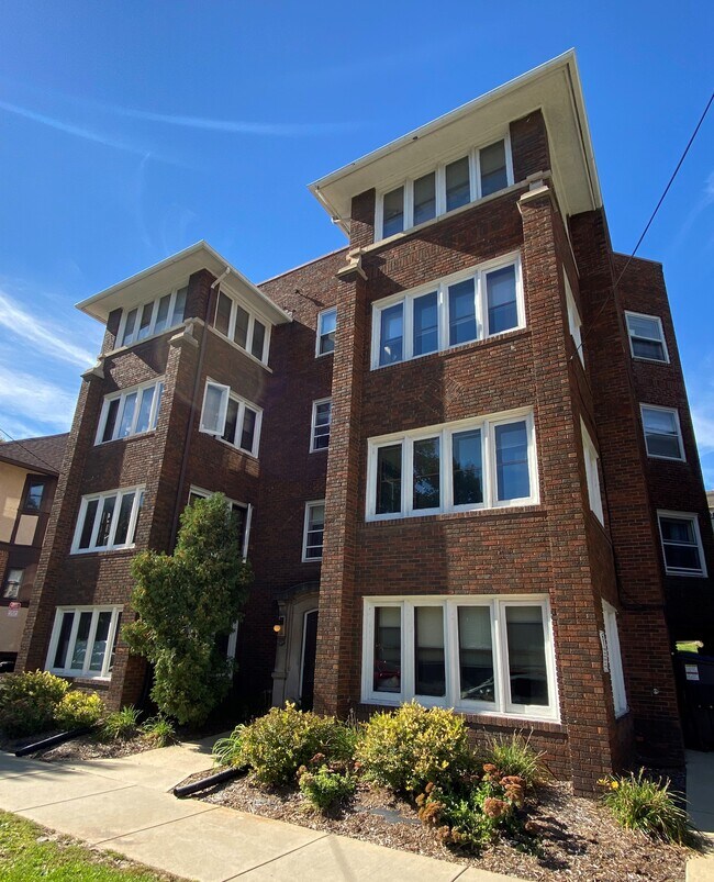 Building Photo - 10 E Gorham St