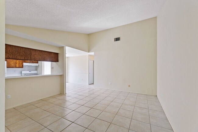 Building Photo - 1901 Prairie Knoll Ct