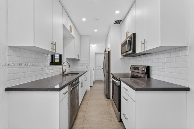 Building Photo - 680 W 50th Pl