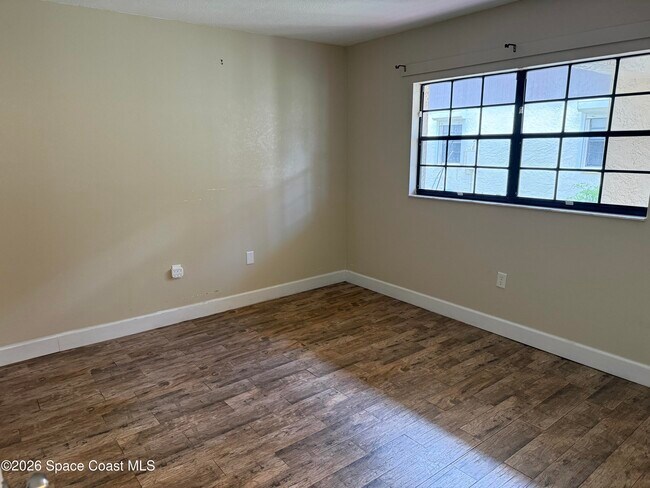 Building Photo - 1675 S Fiske Blvd