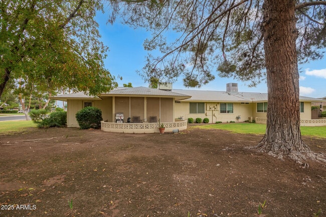 Building Photo - 13636 N Redwood Dr