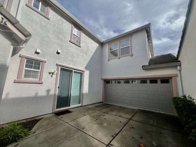 Building Photo - 668 Granite Ln