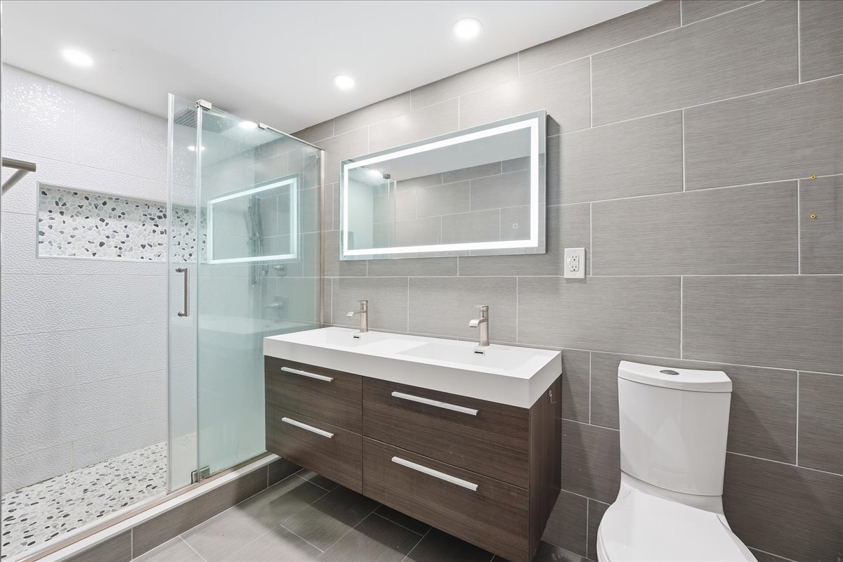 Building Photo - 700 1st St