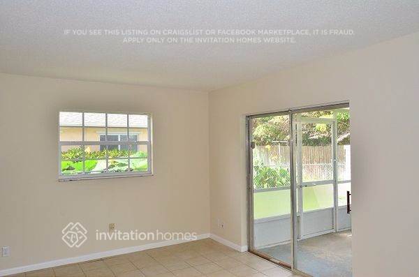 Building Photo - 1037 SW 28th Ave
