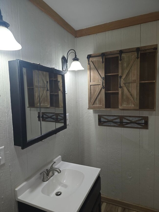 Building Photo - Hilltop Retreat with Stunning Views – Fully Remodeled 3BR/2BA Home