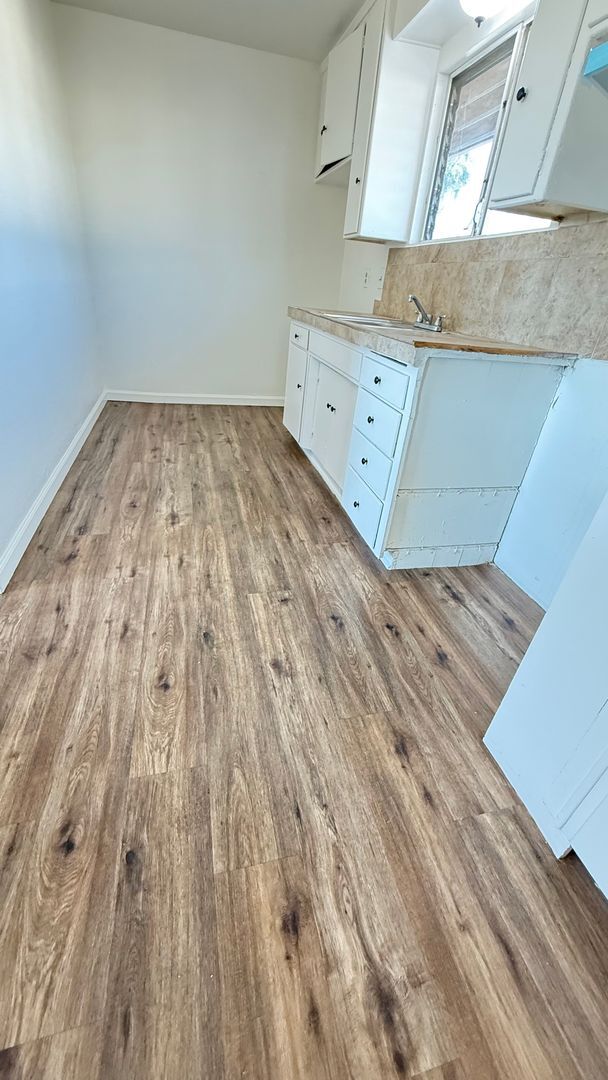 Building Photo - 2 bedroom 1 bath available near UC Riverside