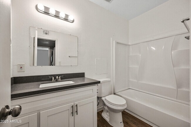 Building Photo - 1518 W Colter St