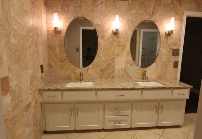 Building Photo - 2842 River Birch Dr