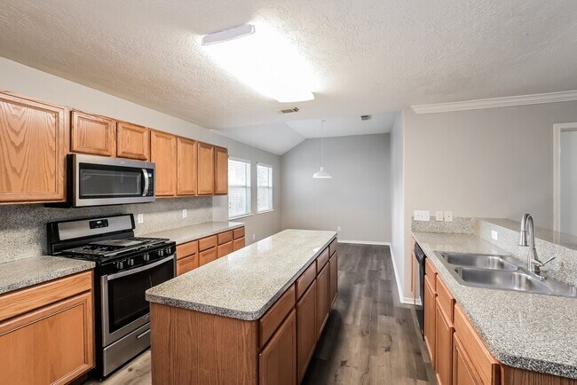 Building Photo - 6602 Bluebottle Ln