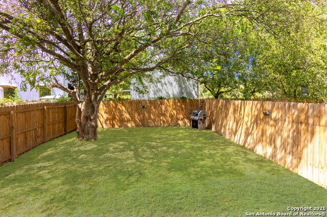 Building Photo - 11111 Belair Dr