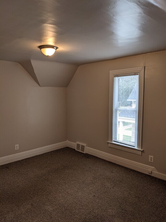front bedroom - 1313 Mason St