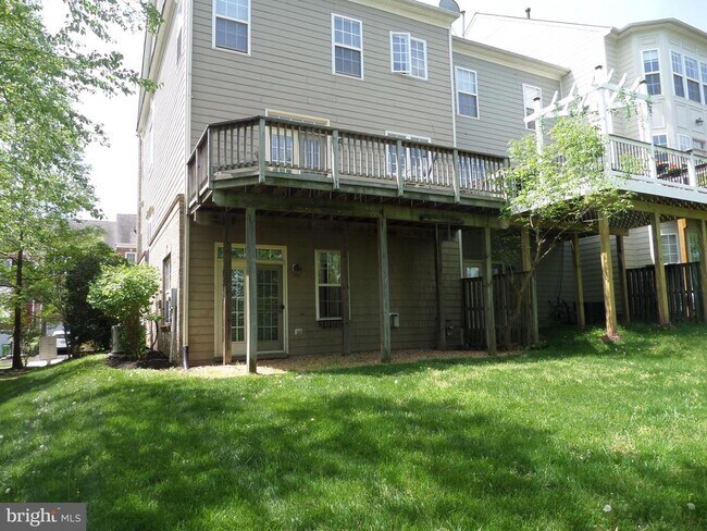 Building Photo - 43762 Lees Mill Square
