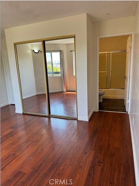 Building Photo - 9014 Burnet Ave