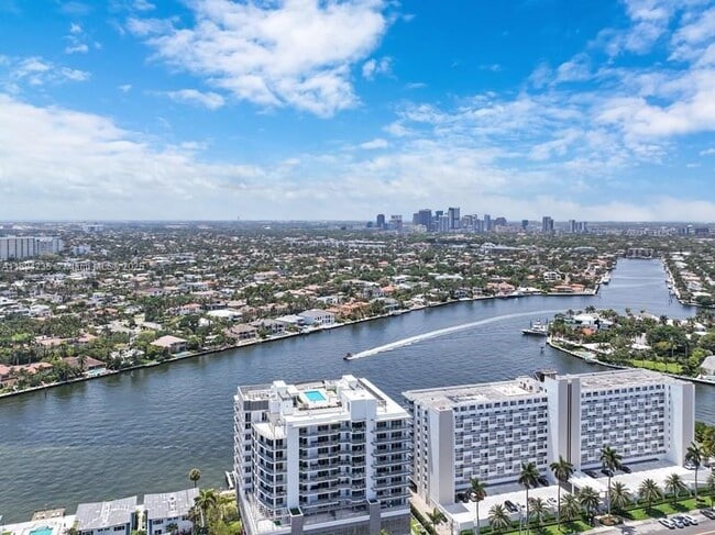 Building Photo - 3000 Riomar St