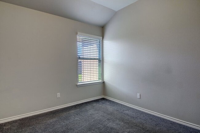 Building Photo - 3021 Cantabria St
