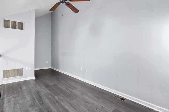 Building Photo - 7520 Tamarron Dr
