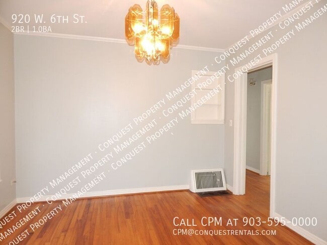 Building Photo - 920 W 6th St