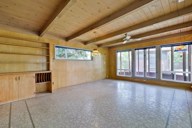 Building Photo - 160 Kit Carson Ct