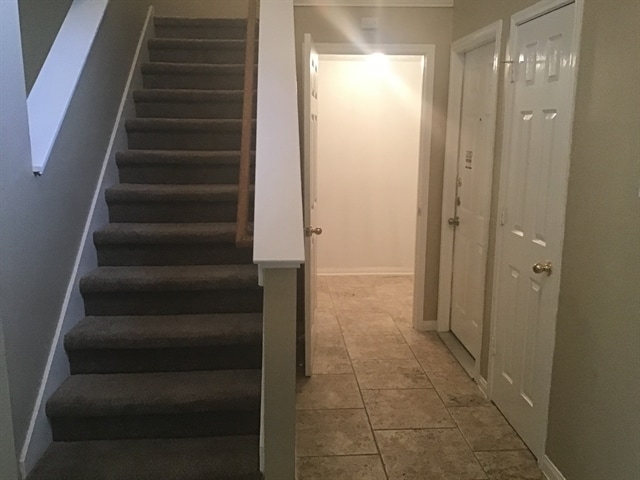 Building Photo - 1043 Leadenhall Cir