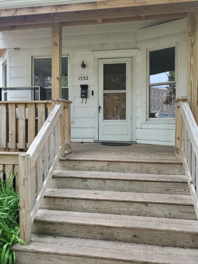 Primary Photo - 1532 Owen Ave