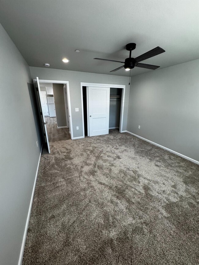 Building Photo - 4834 N Fruit Ave