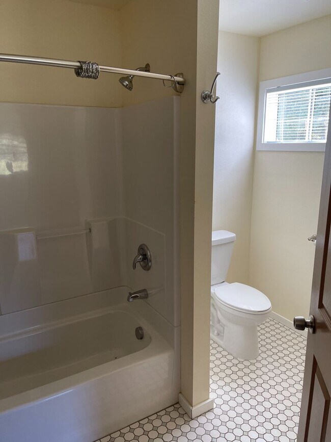 Building Photo - PROD3327